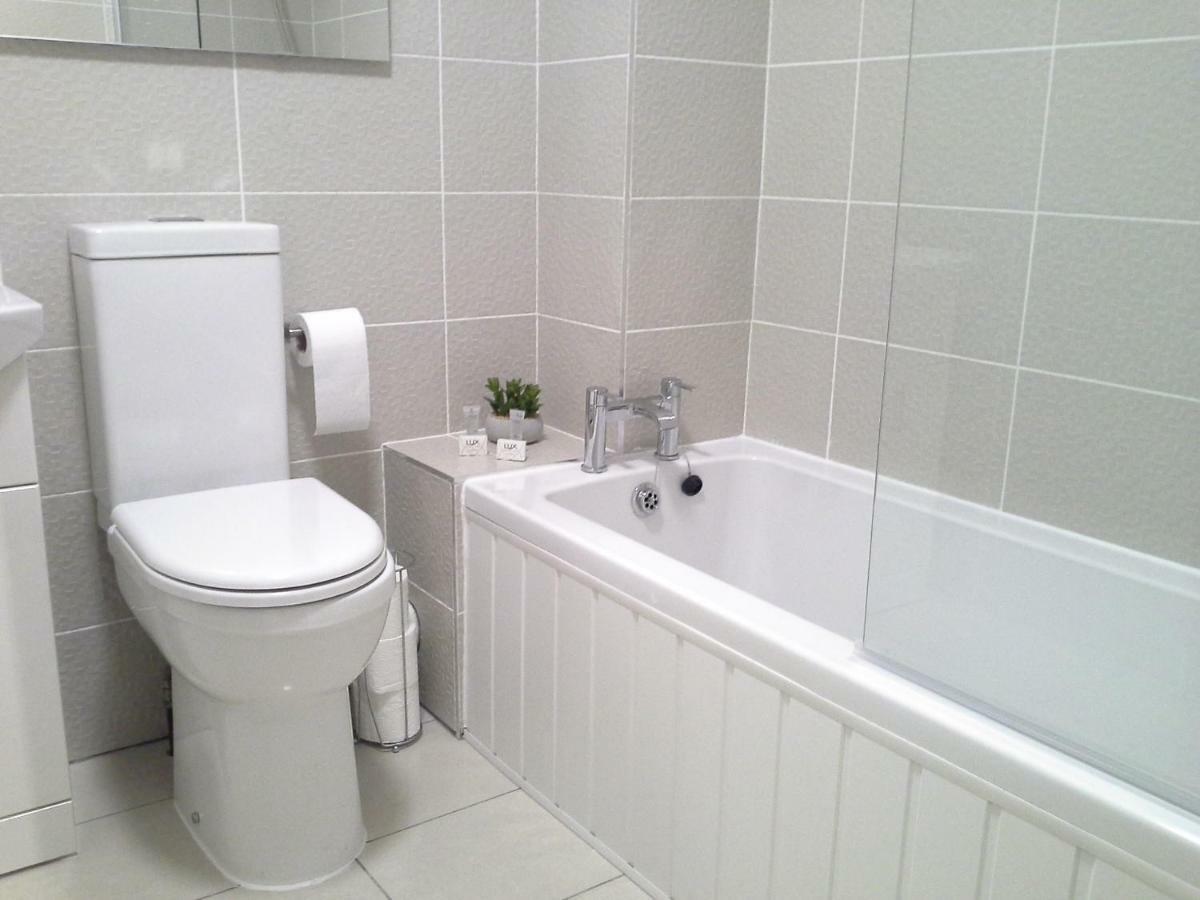 Modern Leith Apartment. エディンバラ エクステリア 写真
